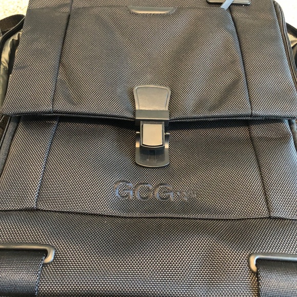 Tumi T-Tech GCG Essential Gear Laptop Black Backpack / shoulder bag. Like new! - Picture 10 of 11